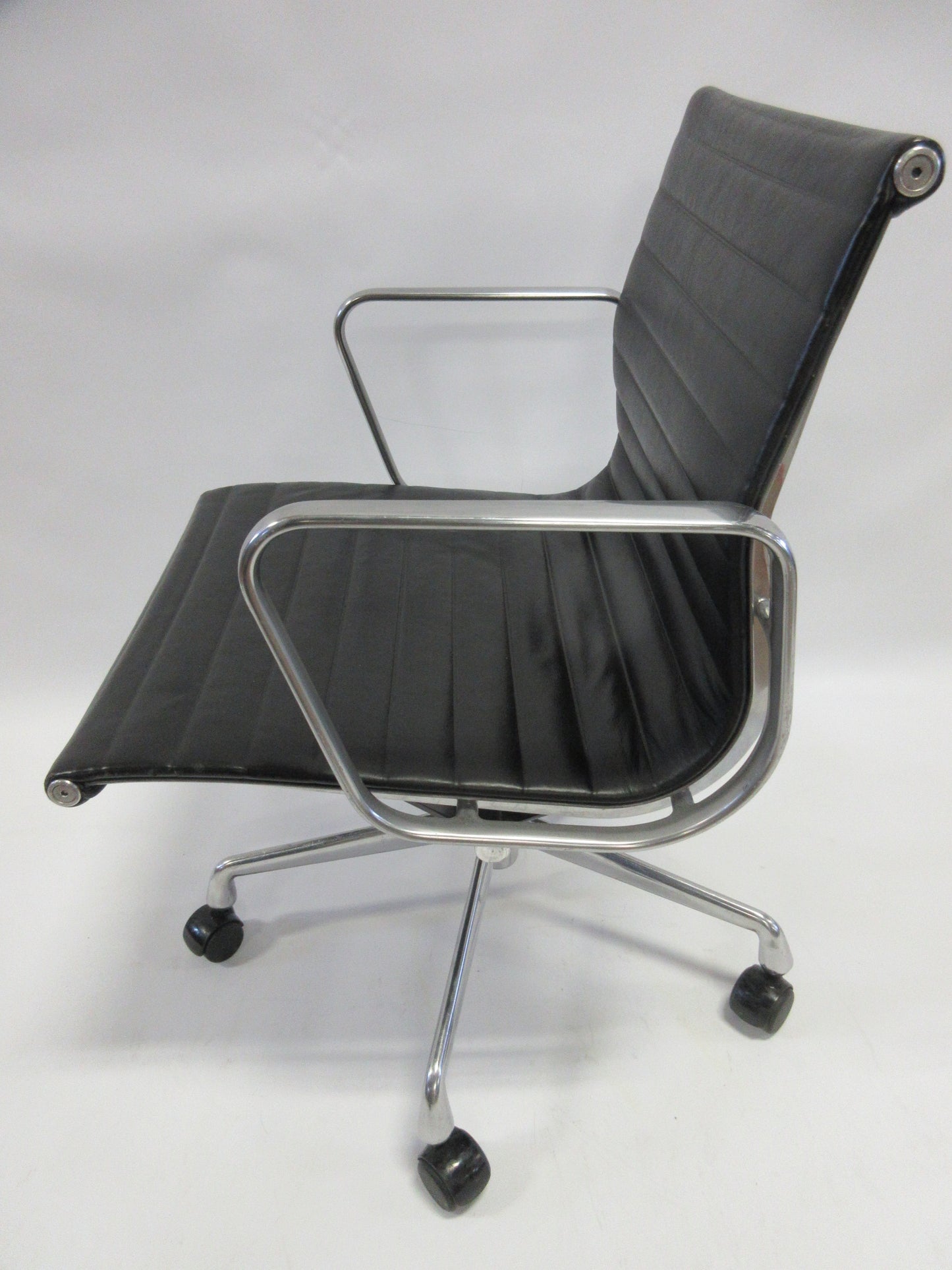 Herman Miller Eames Aluminum Group Management Chair in Black Leather