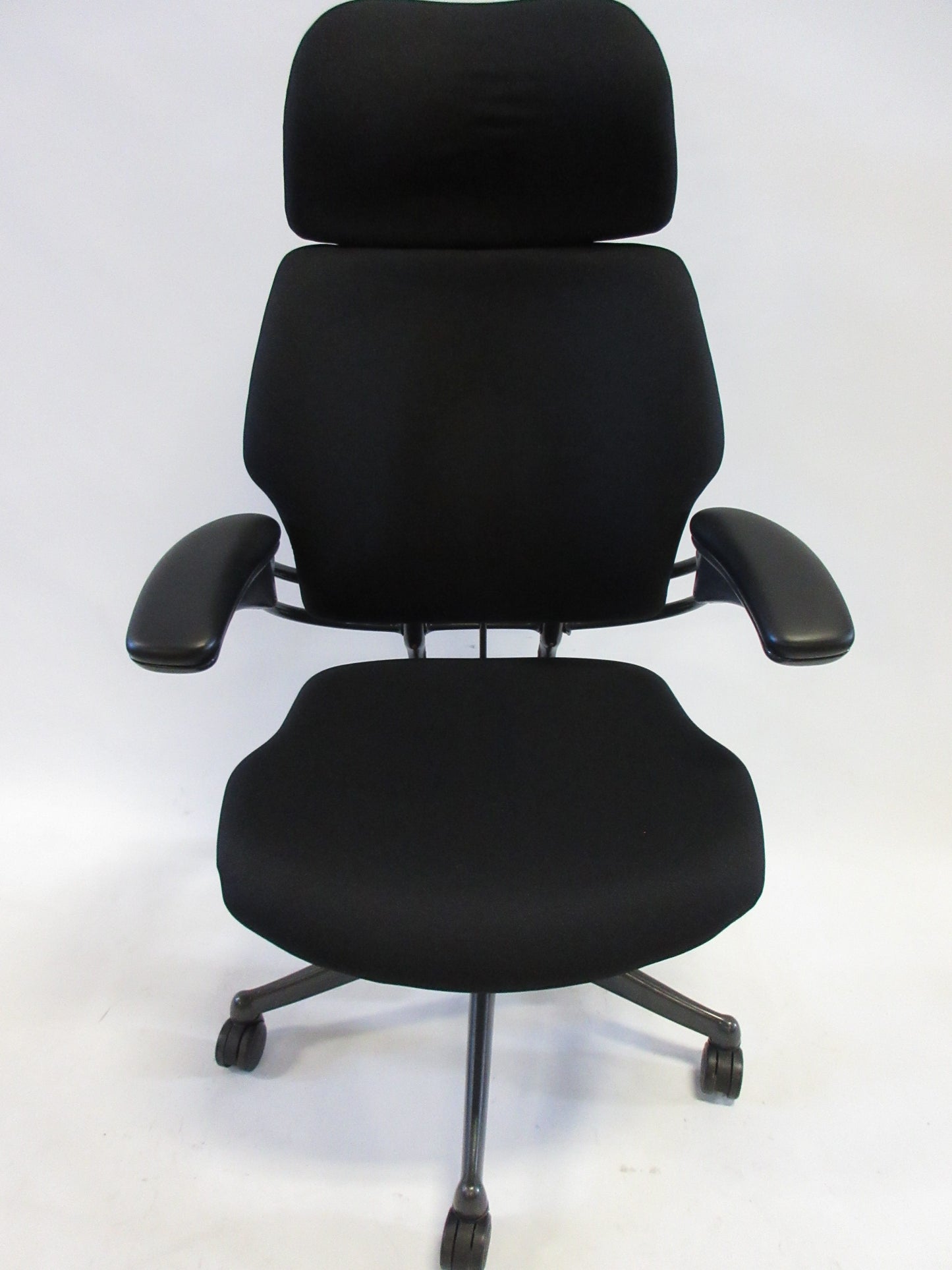 Humanscale Freedom Chair with Headrest in Black Fabric