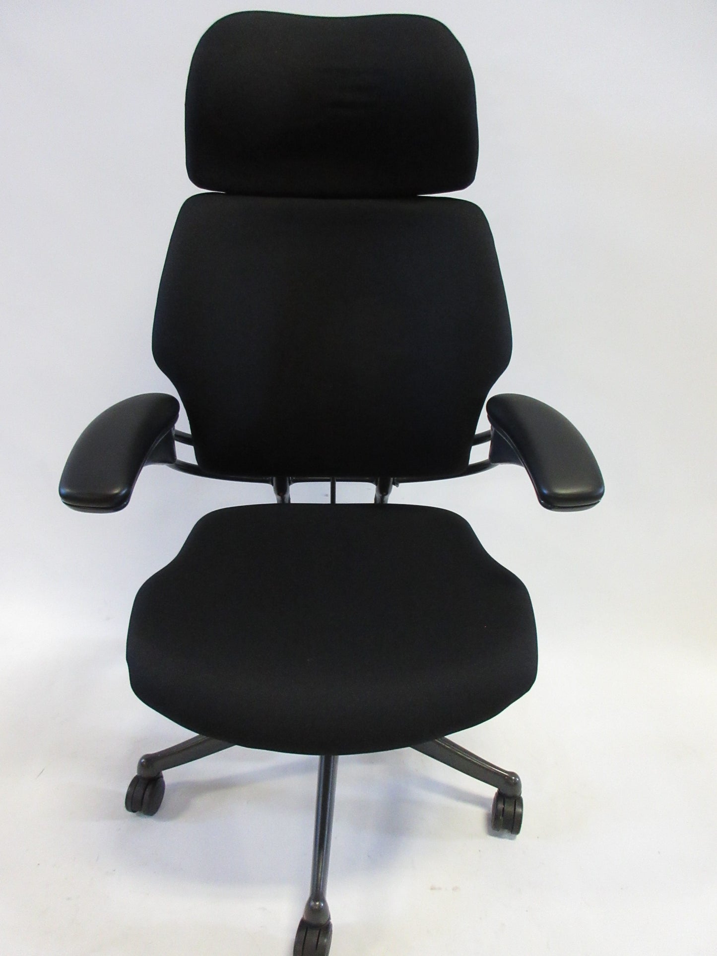 Humanscale Freedom Chair with Headrest in Black Fabric