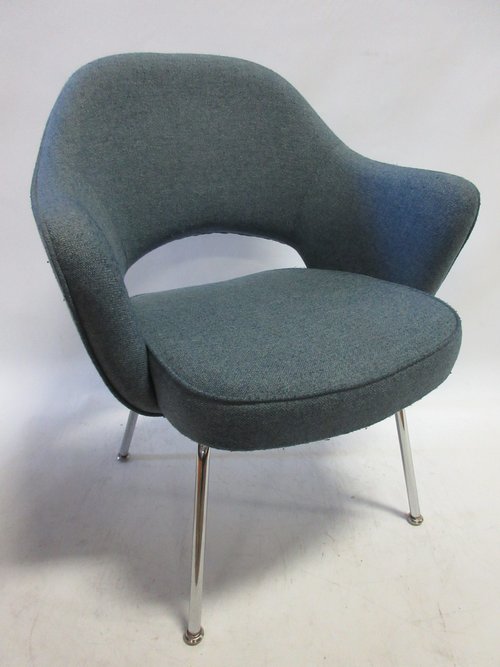 Knoll Saarinen Executive Armchair in Light Blue Fabric (Original) - Bygone Icons