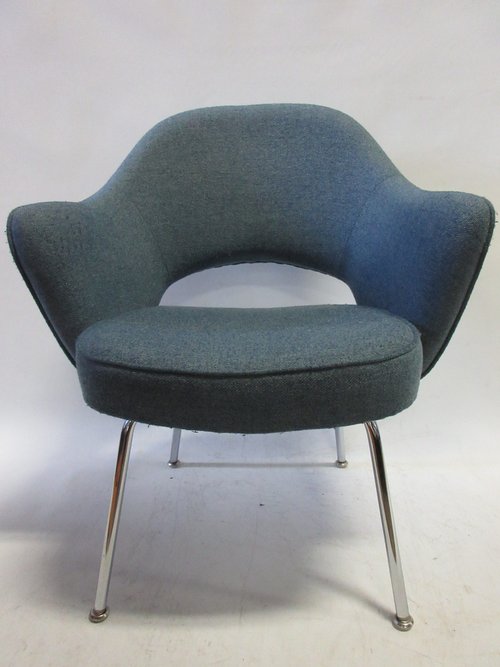 Knoll Saarinen Executive Armchair in Light Blue Fabric (Original) - Bygone Icons