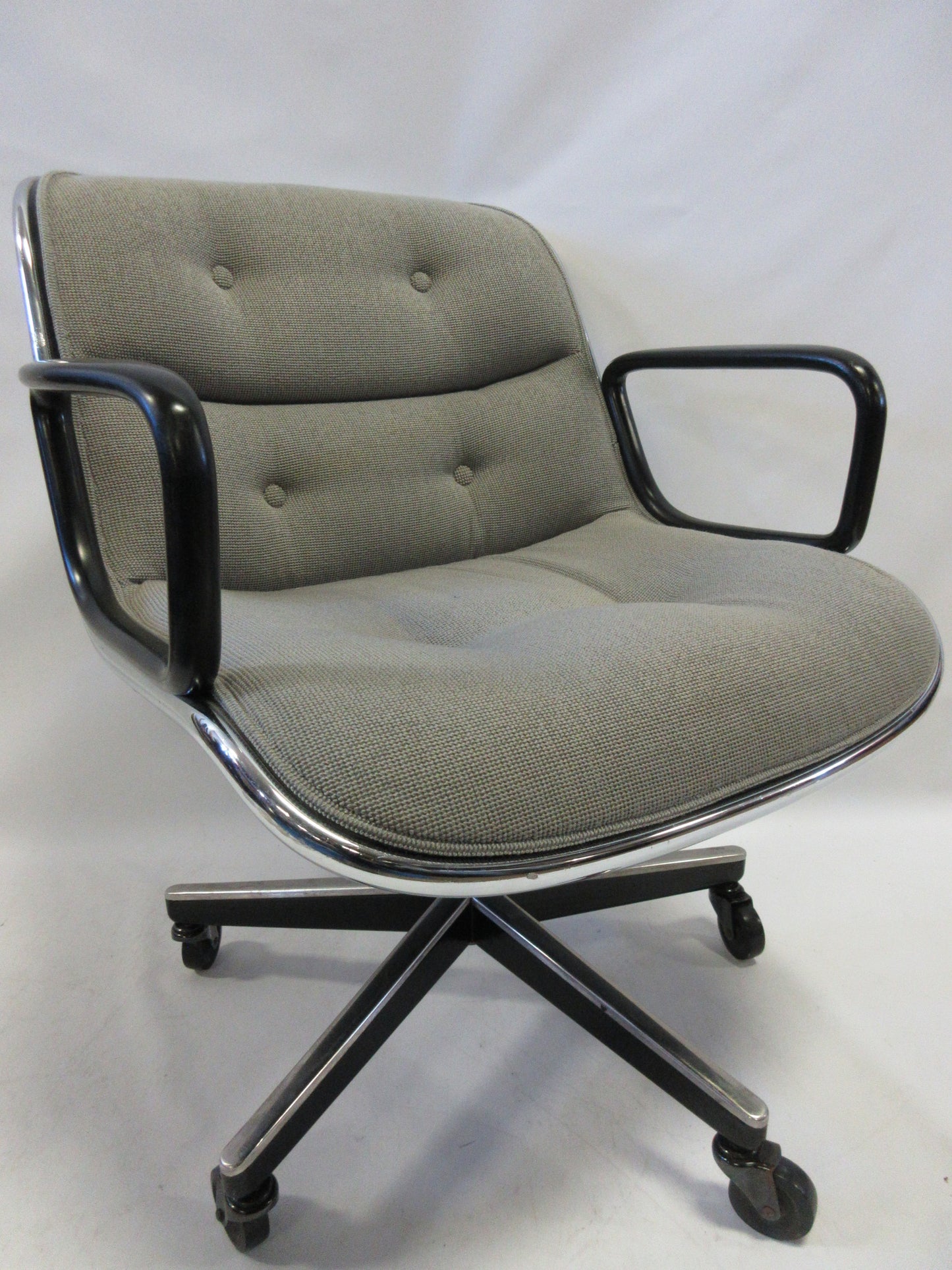 Knoll Pollock Executive Chair in Light Grey Fabric