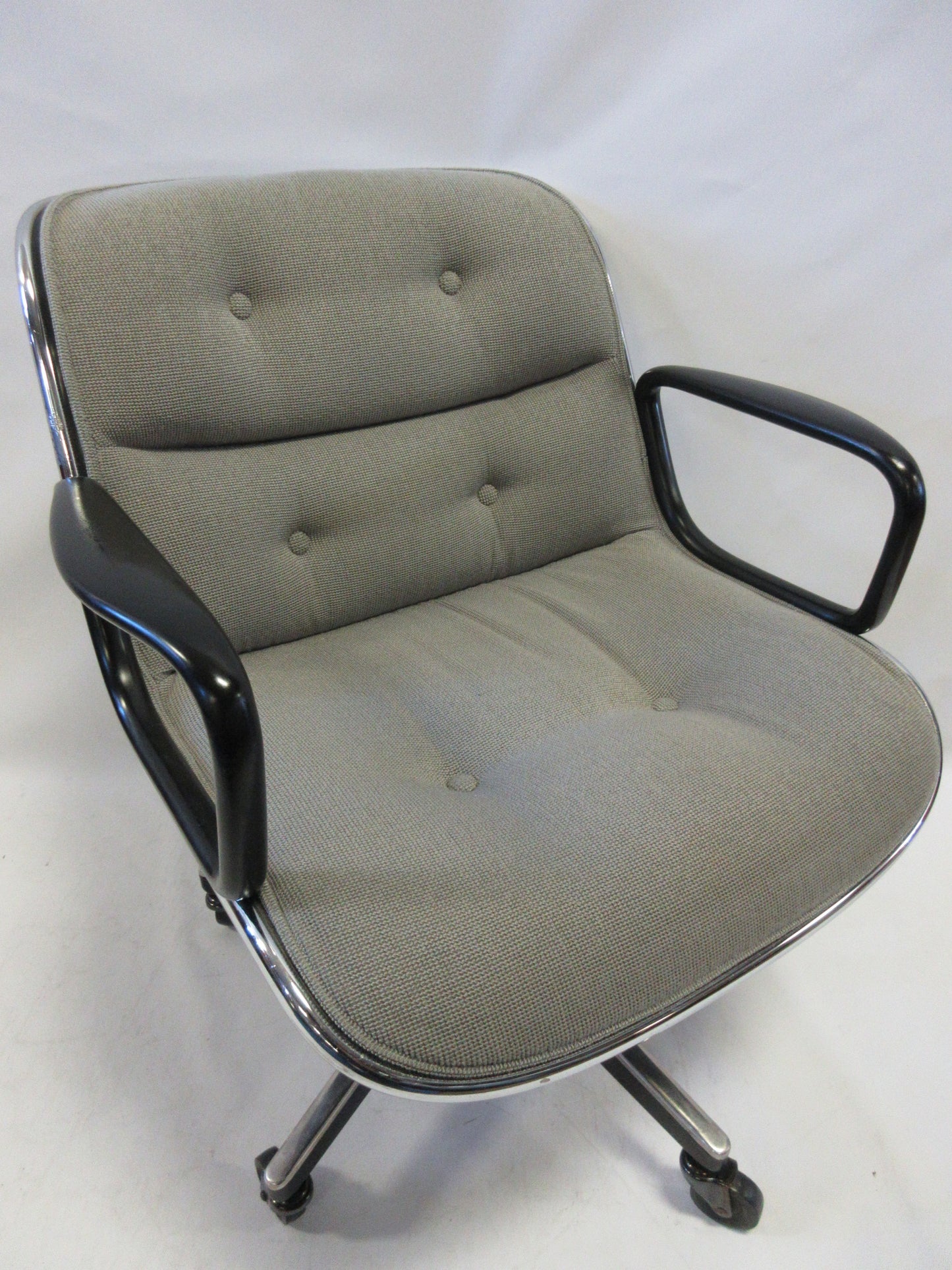 Knoll Pollock Executive Chair in Light Grey Fabric