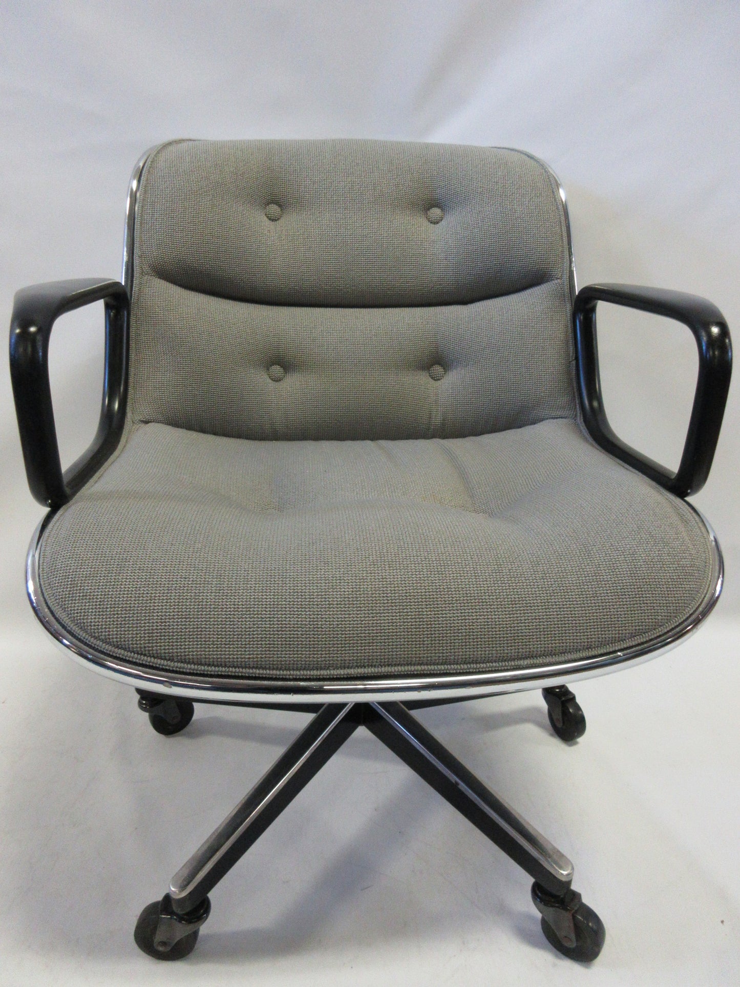 Knoll Pollock Executive Chair in Light Grey Fabric