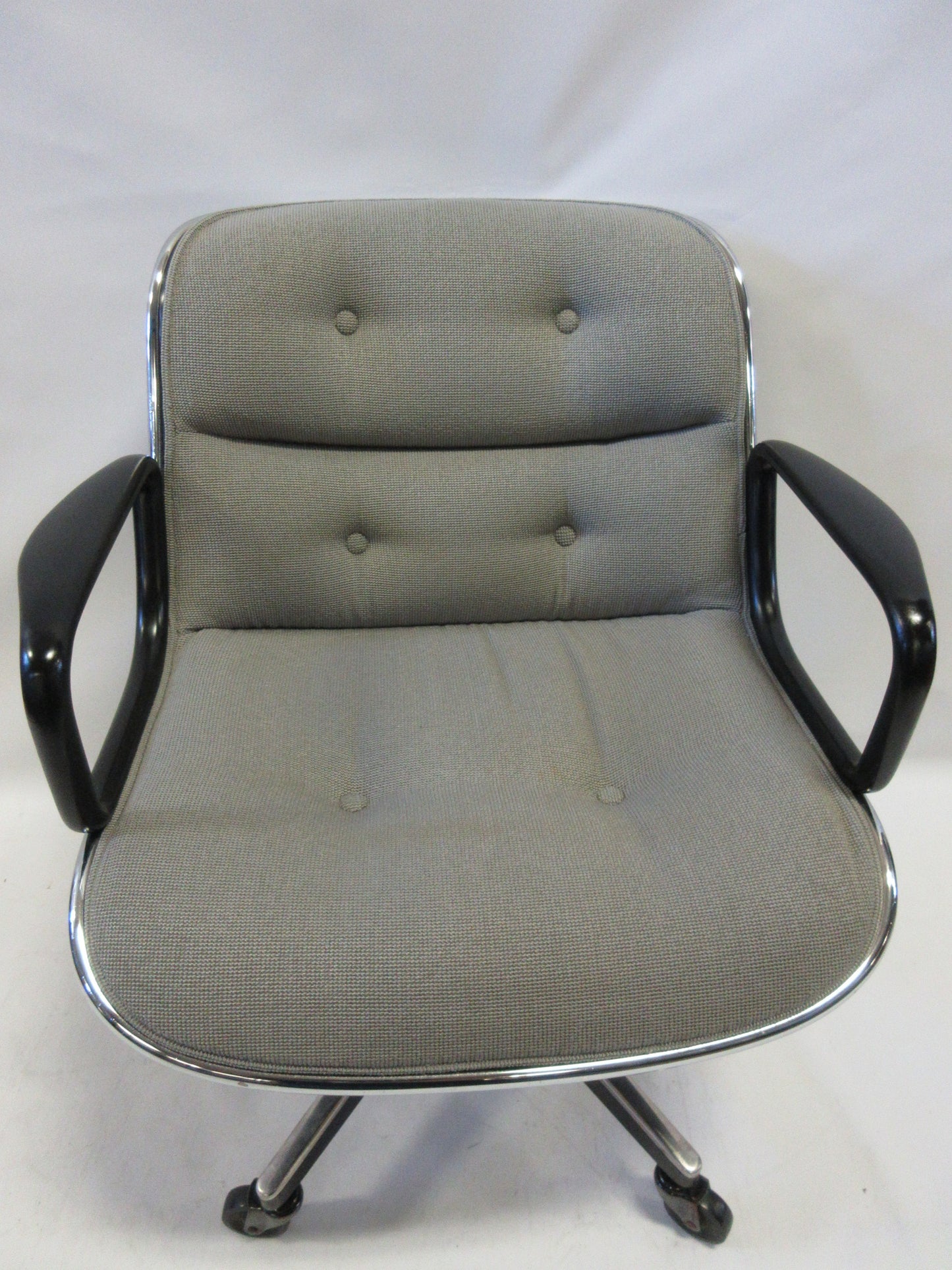 Knoll Pollock Executive Chair in Light Grey Fabric