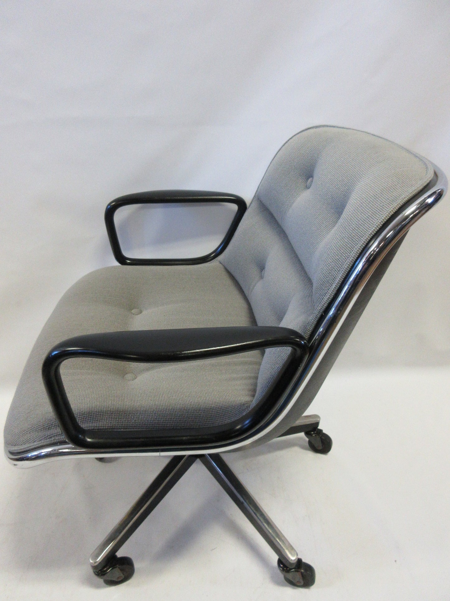 Knoll Pollock Executive Chair in Light Grey Fabric