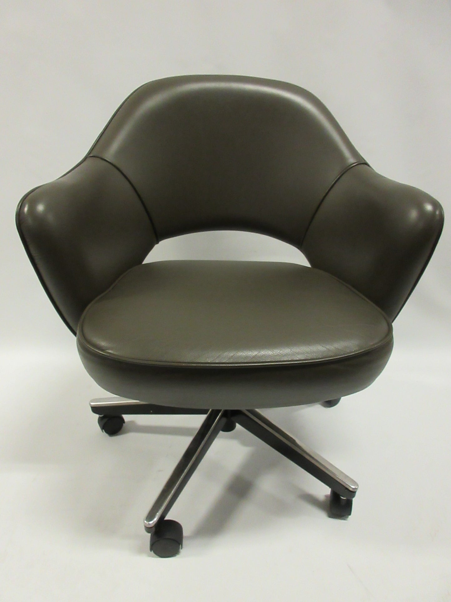 Knoll Saarinen Executive Armchair with Swivel Base in Volo Olive Leather