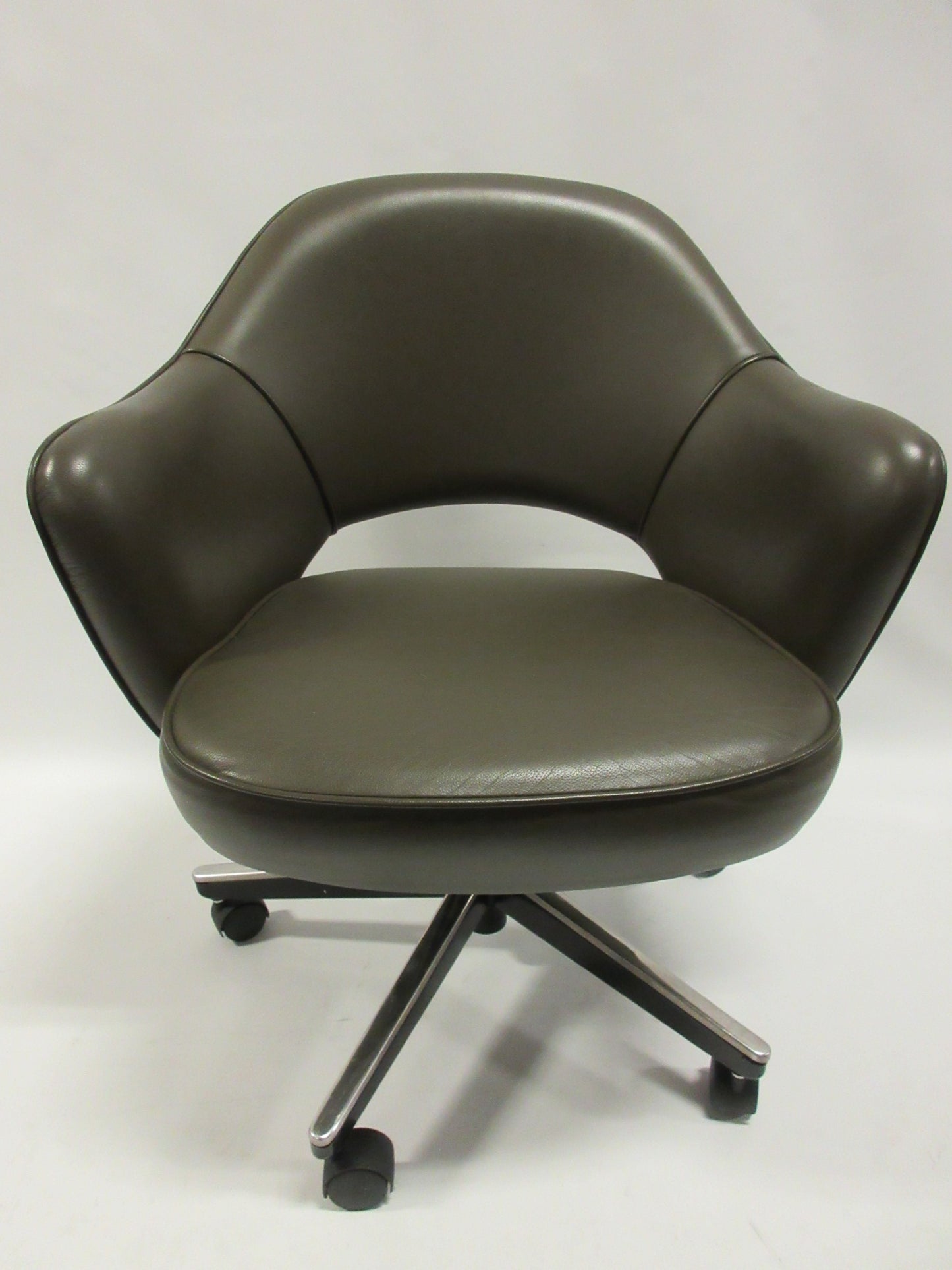 Knoll Saarinen Executive Armchair with Swivel Base in Volo Olive Leather