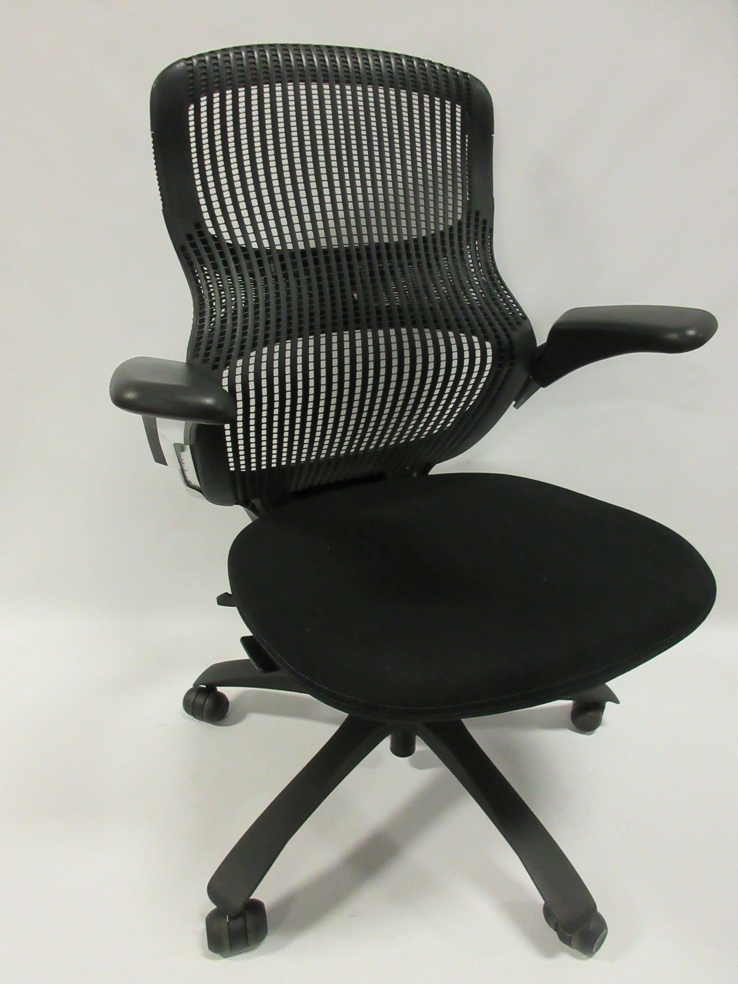 Knoll Generation Chair in Black