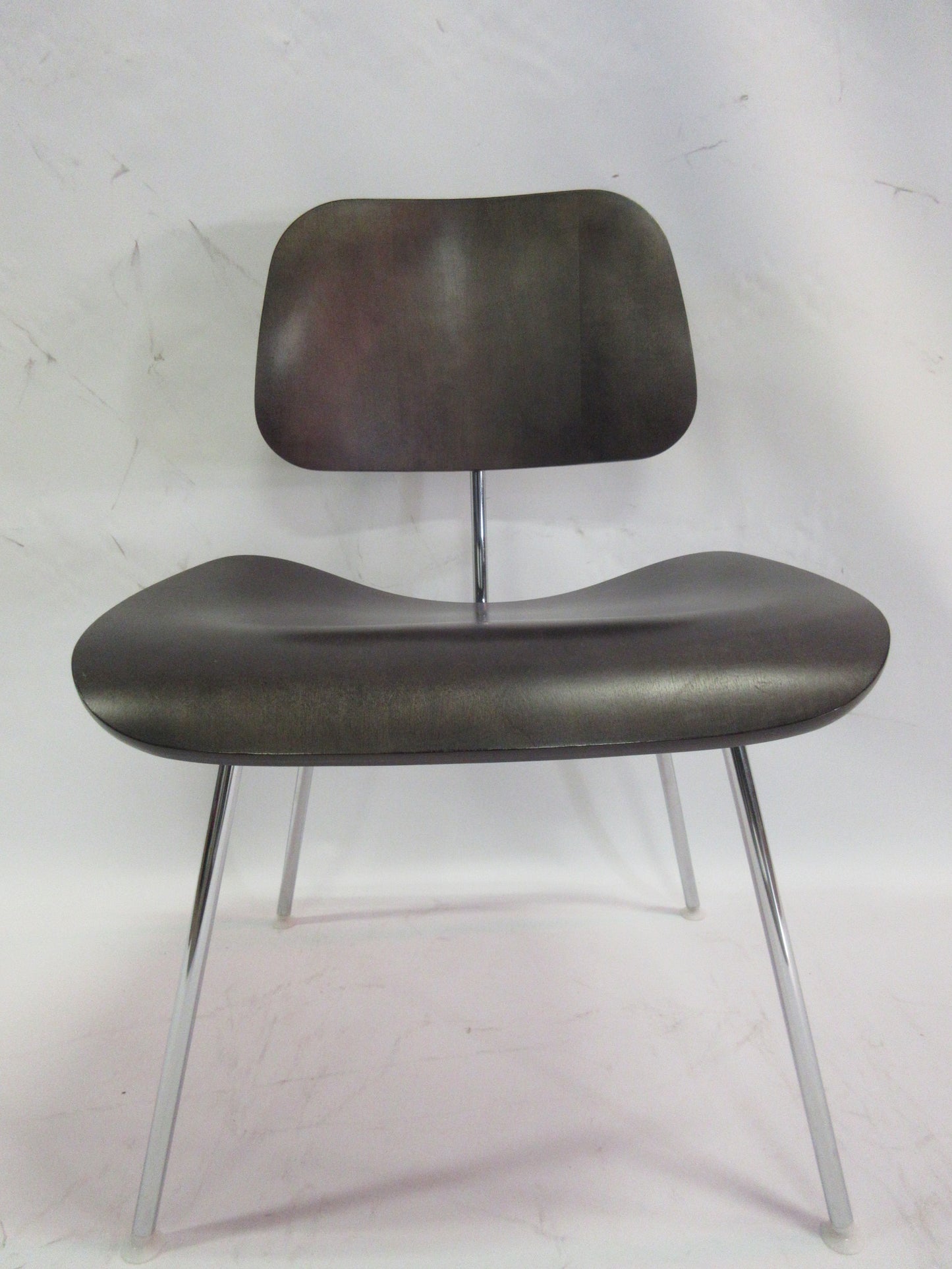 Eames Molded Plywood Dining Chair in Dark Brown (Original)