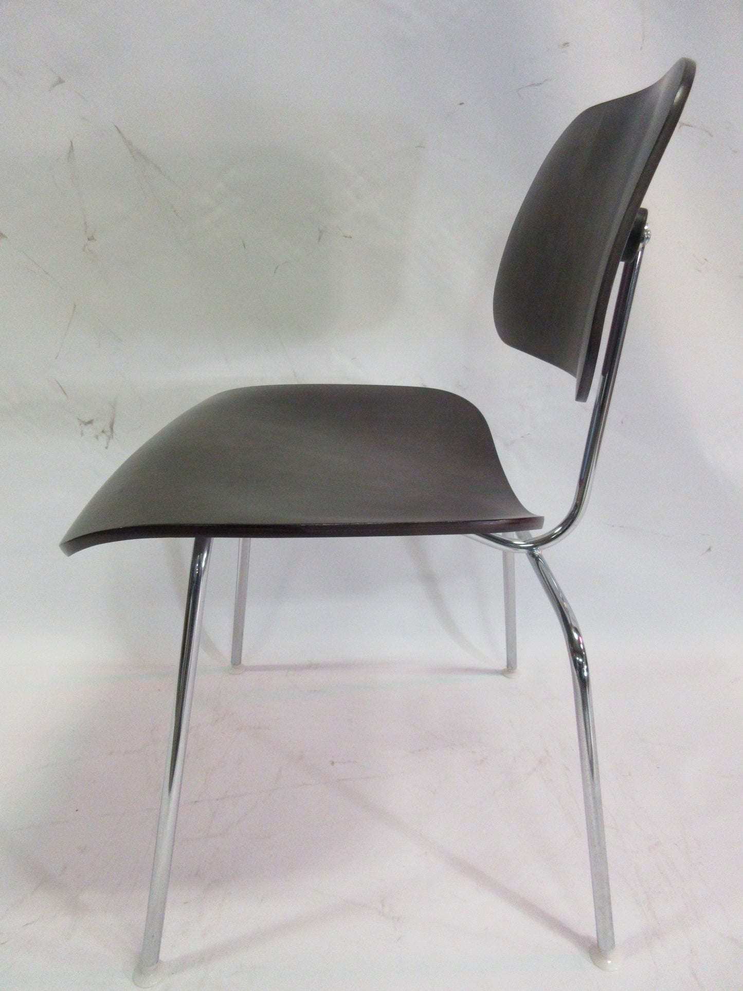 Eames Molded Plywood Dining Chair in Dark Brown (Original)