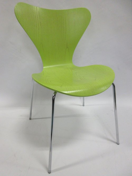 Fritz Hansen Series 7 Chair in Vernal Green (Original) - Bygone Icons