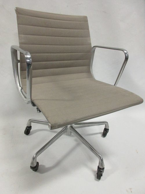 Herman Miller Eames Aluminum Group Management Chair in Grey Fabric (Original) - Bygone Icons