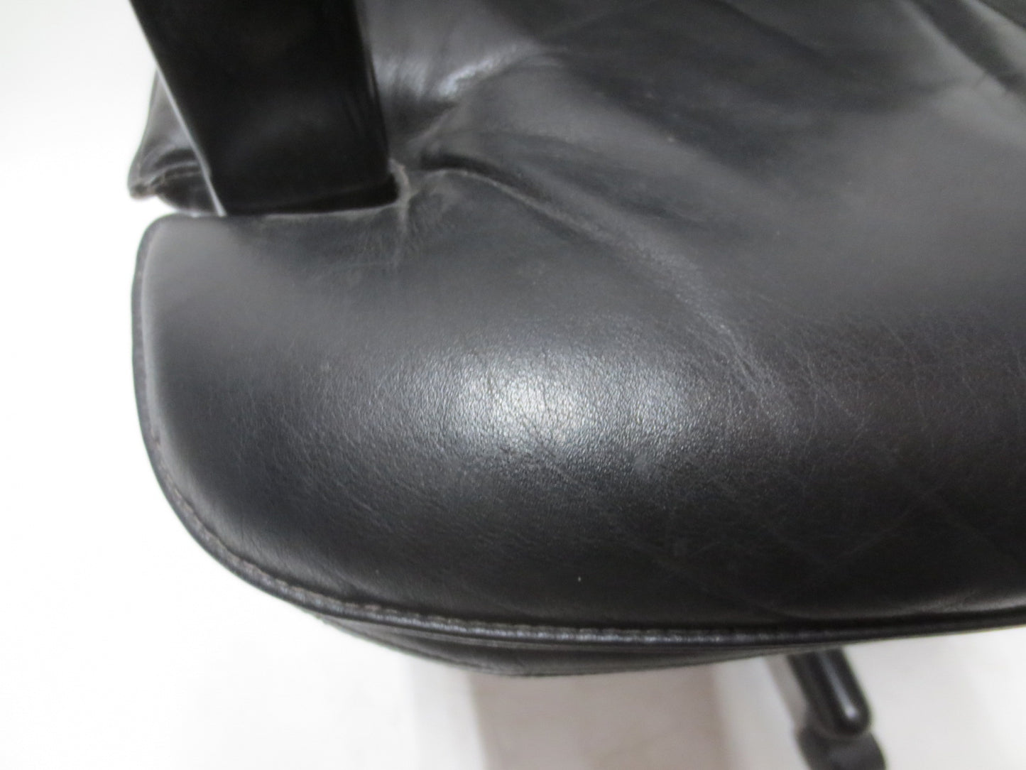 Fraser Contract Mid-Century Executive Chair in Black Leather