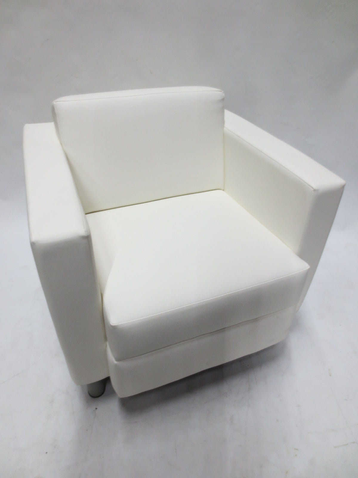 Global Citi Lounge Chair in White (New) - Bygone Icons