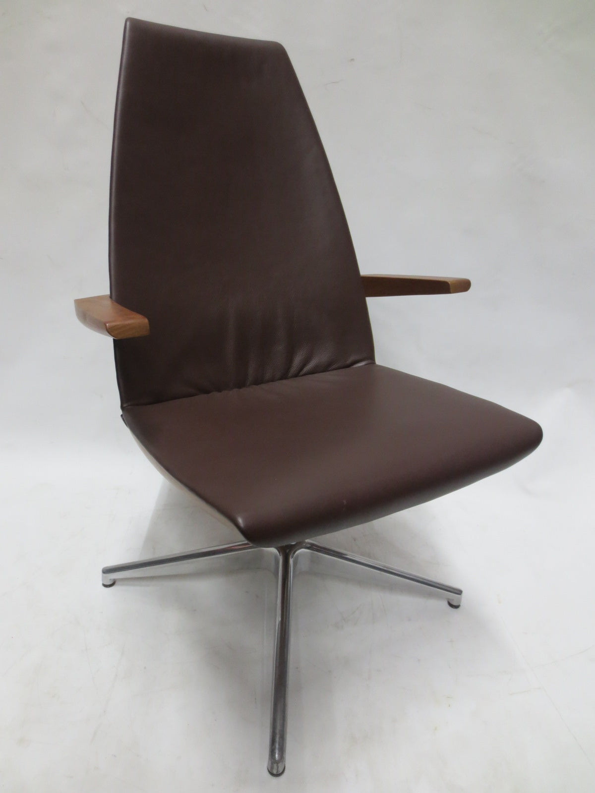 Geiger Clamshell Executive Swivel Chair in Brown Leather