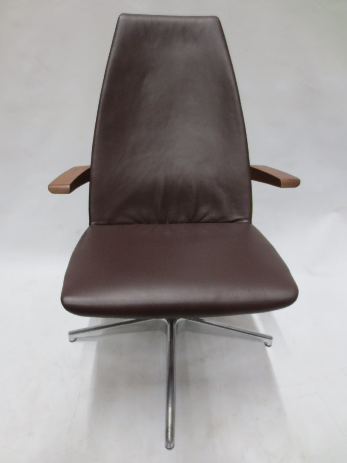 Geiger Clamshell Executive Swivel Chair in Brown Leather