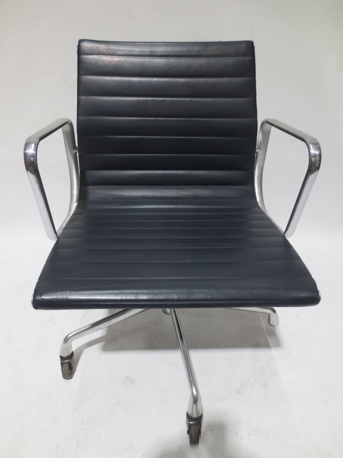 Herman Miller Eames Aluminum Group Management Chair in Blue Leather