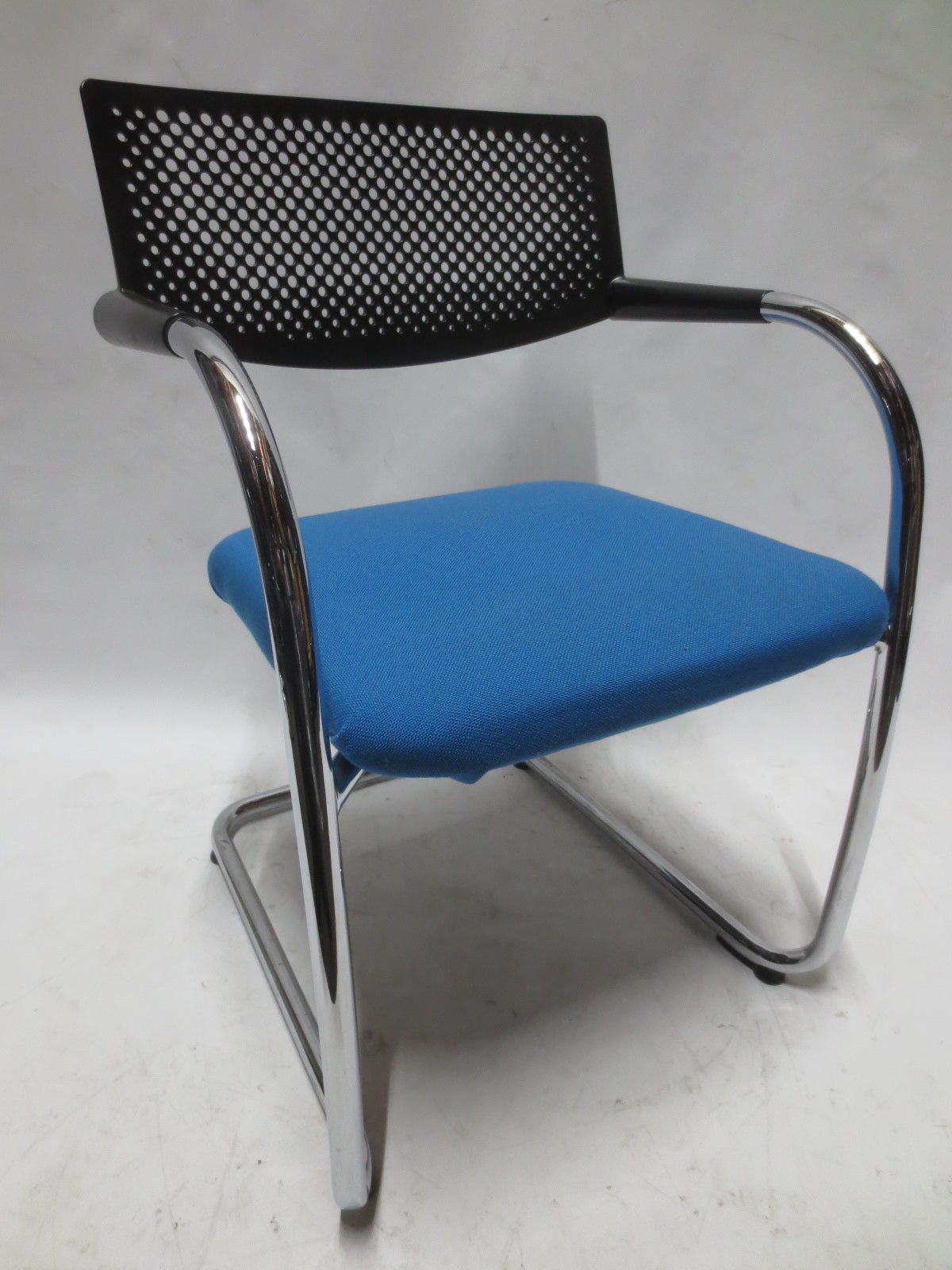 Vitra Visavis 2 Dining Armchair in Blue Seat and Black Back