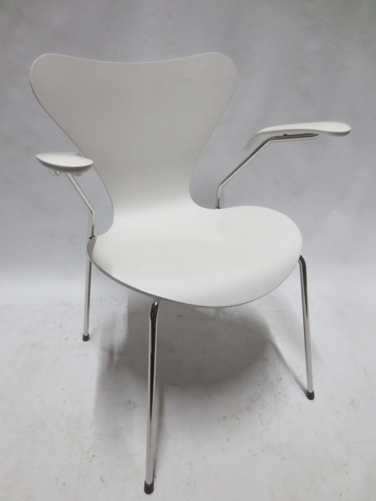 Fritz Hansen Series 7 Armchair in White