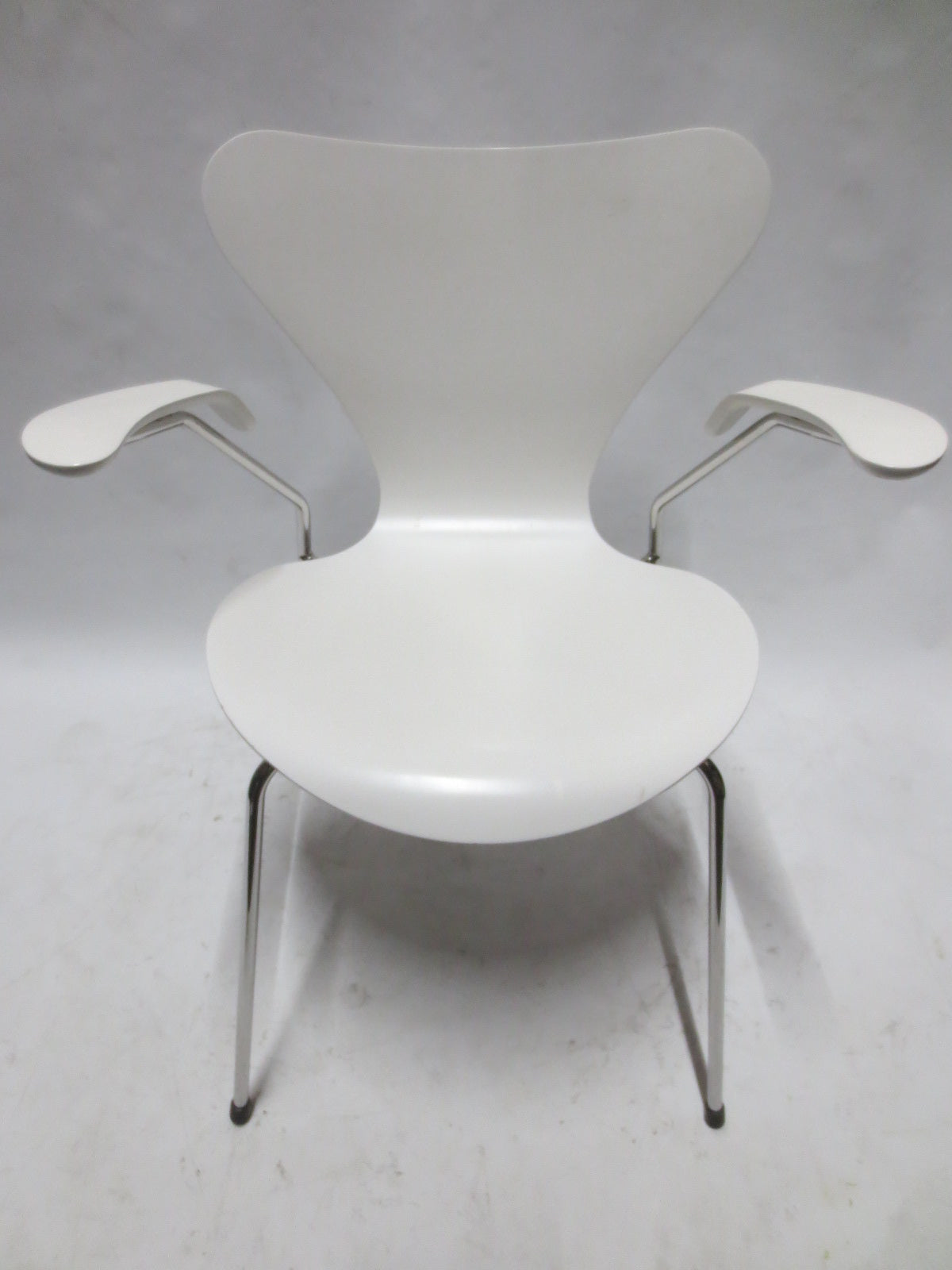 Fritz Hansen Series 7 Armchair in White