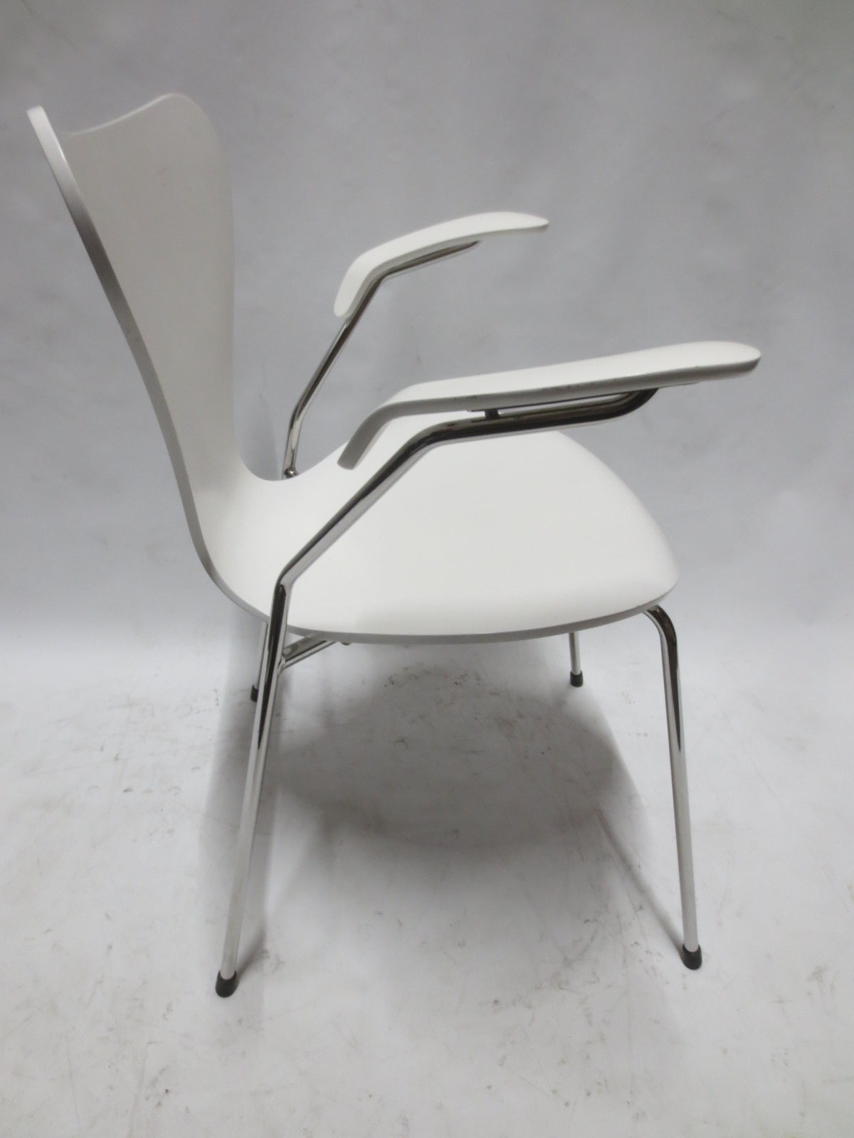 Fritz Hansen Series 7 Armchair in White