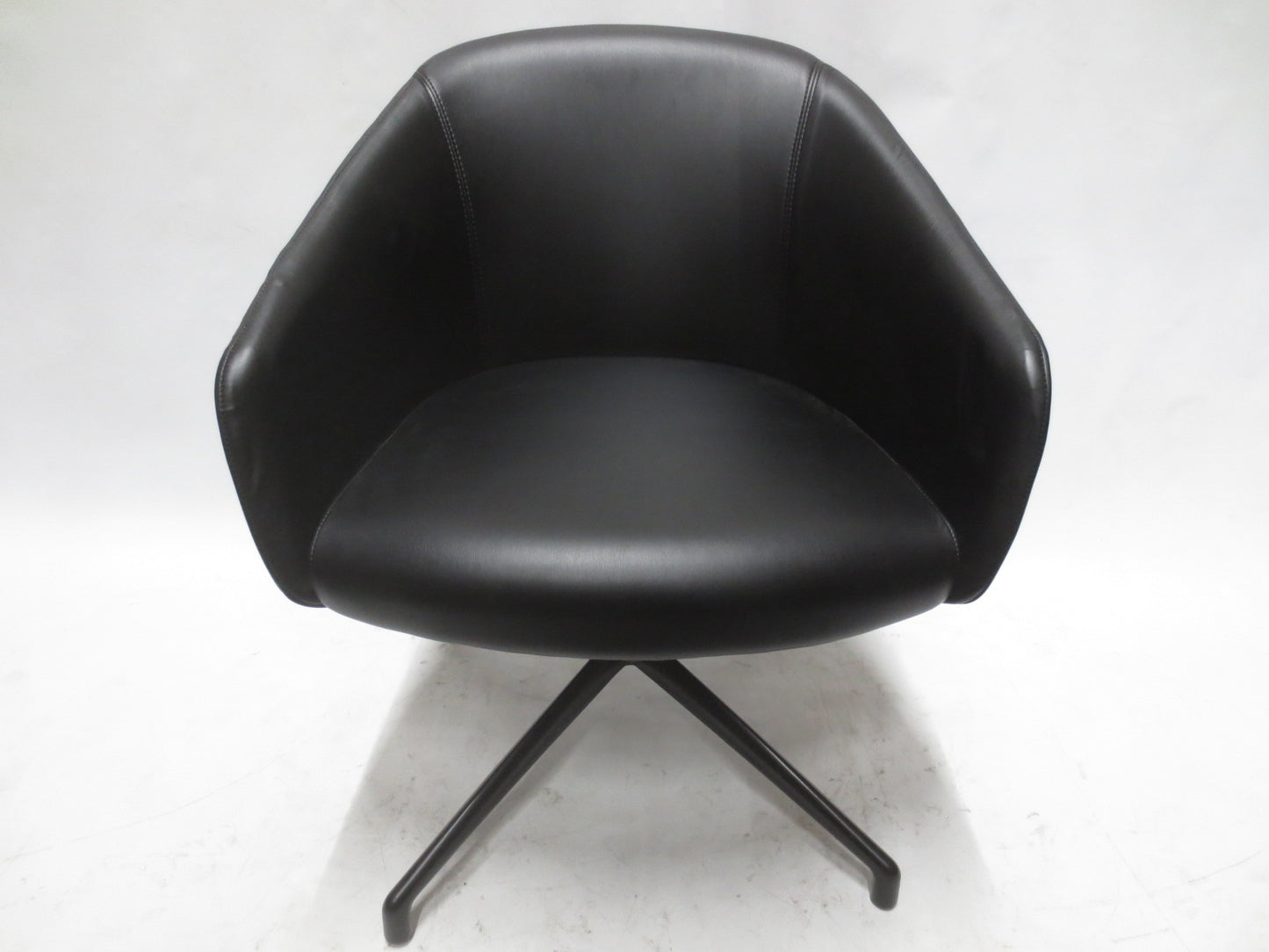 Boss Design Paloma Swivel Lounge Chair