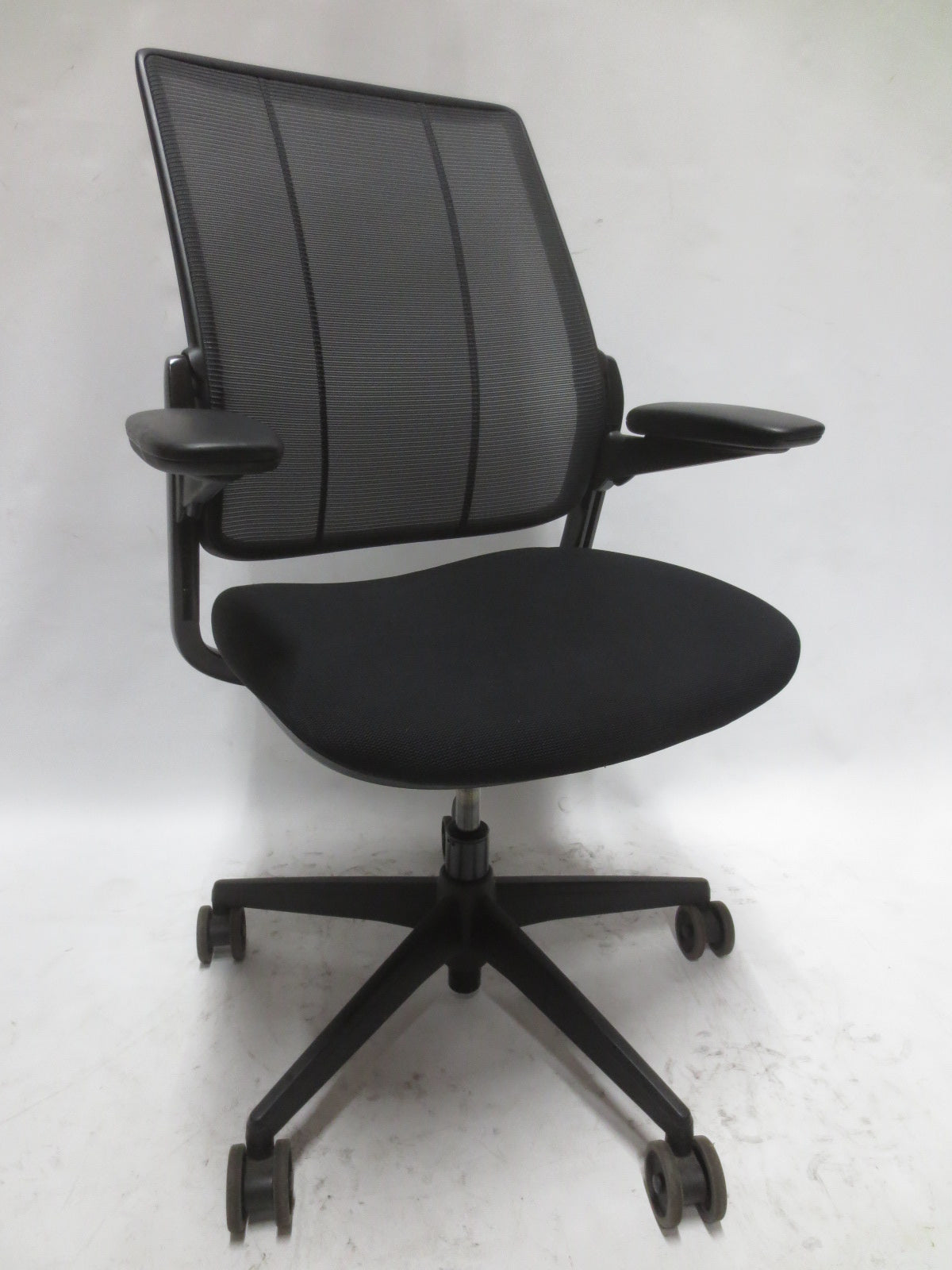 Humanscale Diffrient Smart Ergonomic Office Chair in Black