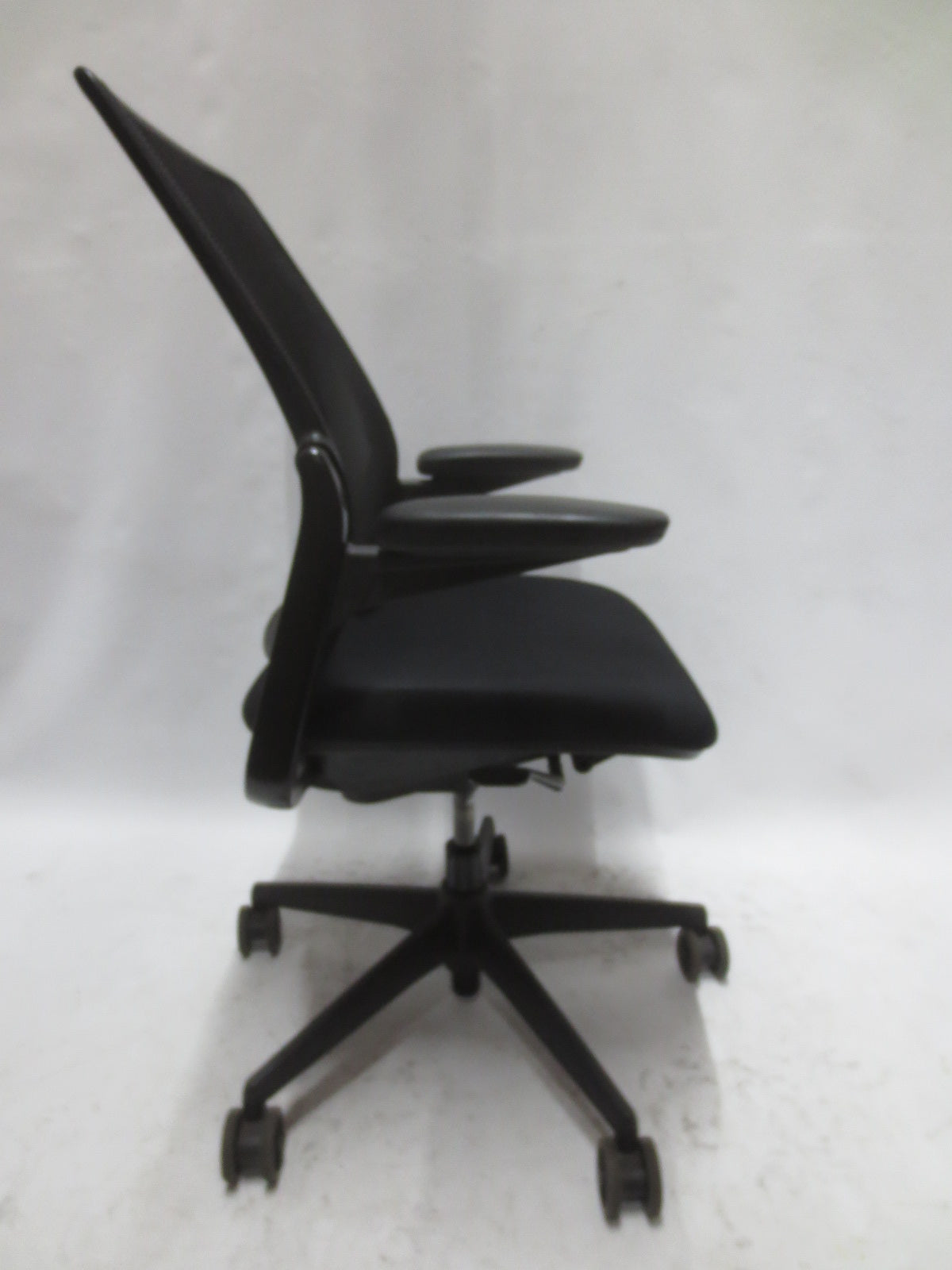 Humanscale Diffrient Smart Ergonomic Office Chair in Black