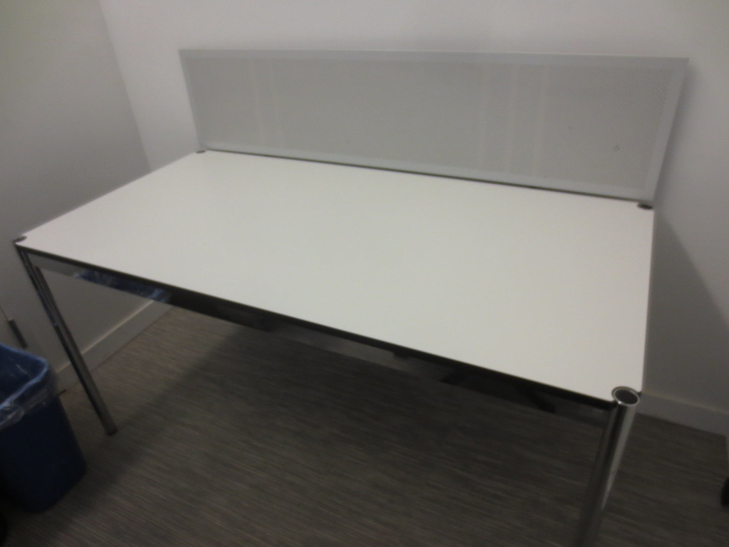 USM Haller T59 Desk-Table in White