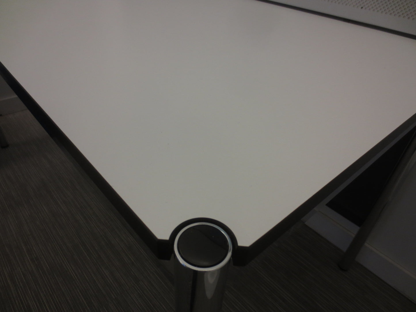 USM Haller T59 Desk-Table in White