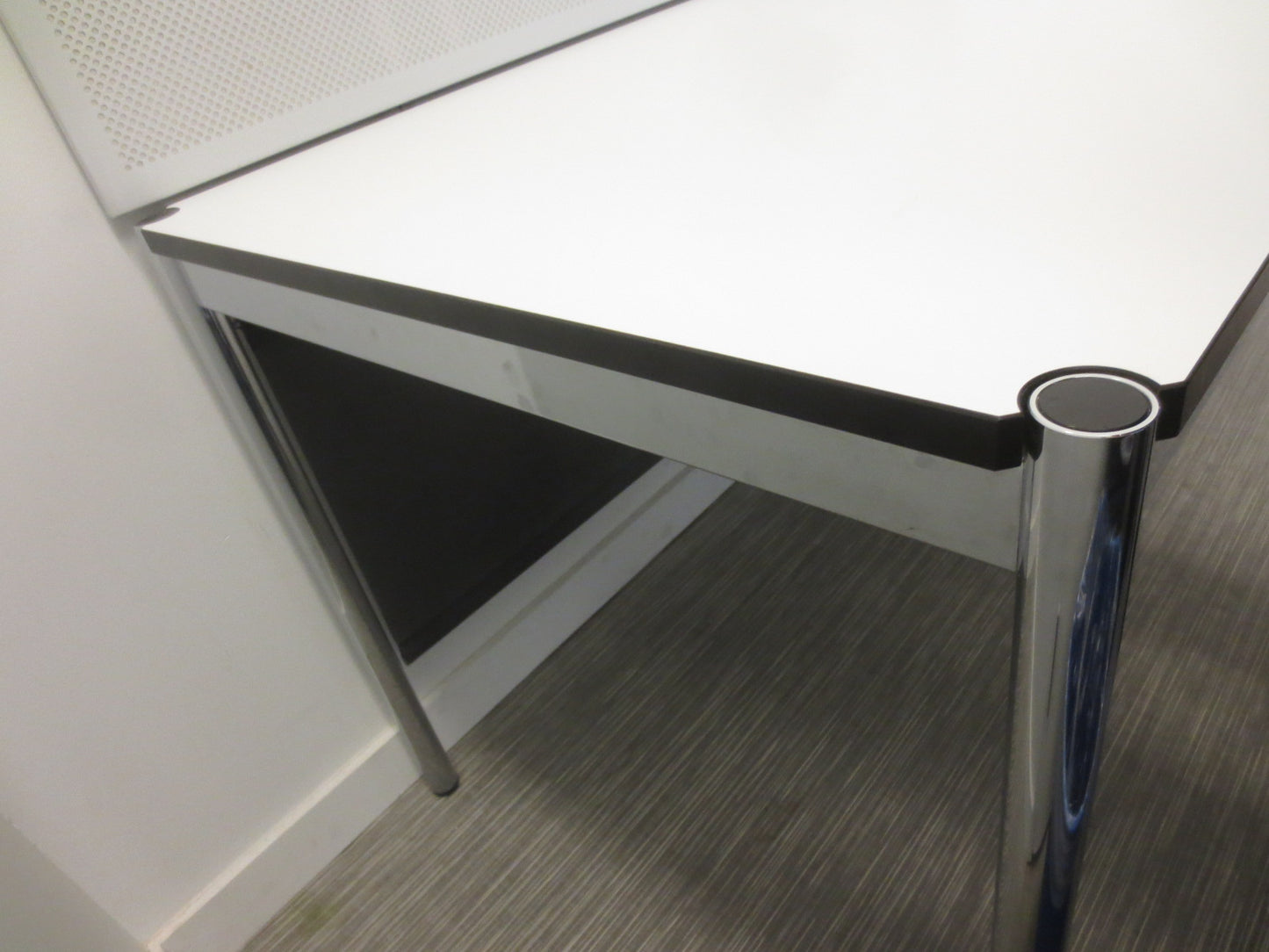 USM Haller T59 Desk-Table in White