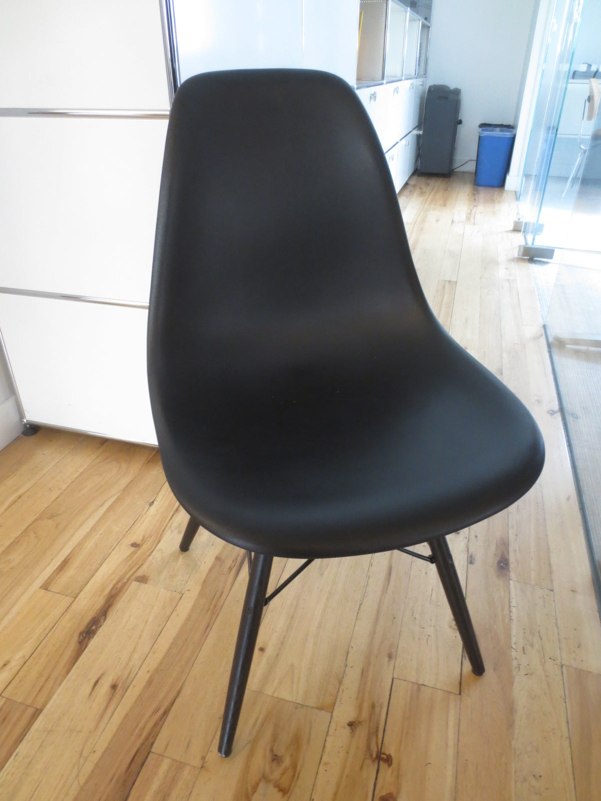 Herman Miller Eames Molded Side Chair with Dowel Legs in Black