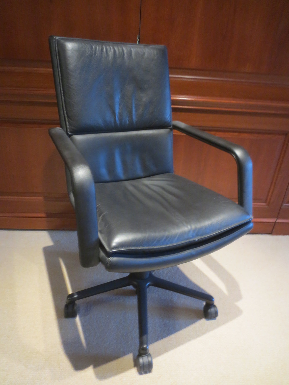 Keilhauer Elite 597 MidBack Executive Office Chair in Black Leather