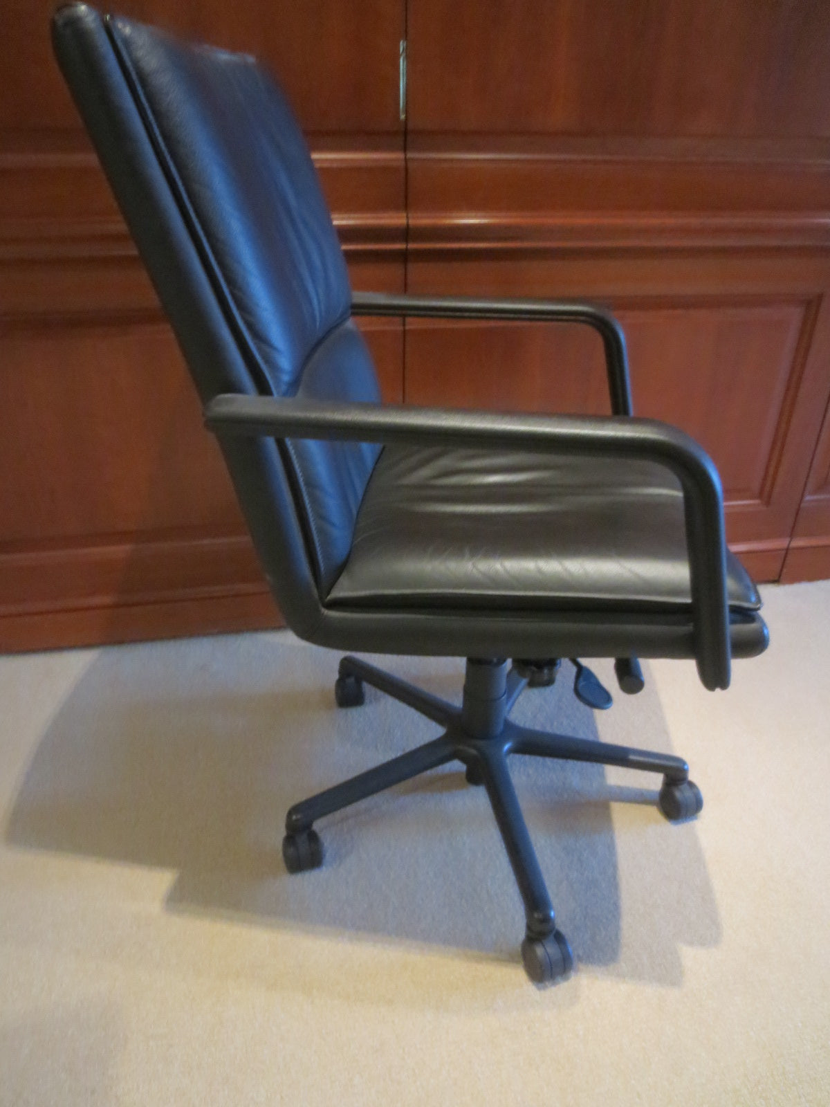 Keilhauer Elite 597 MidBack Executive Office Chair in Black Leather