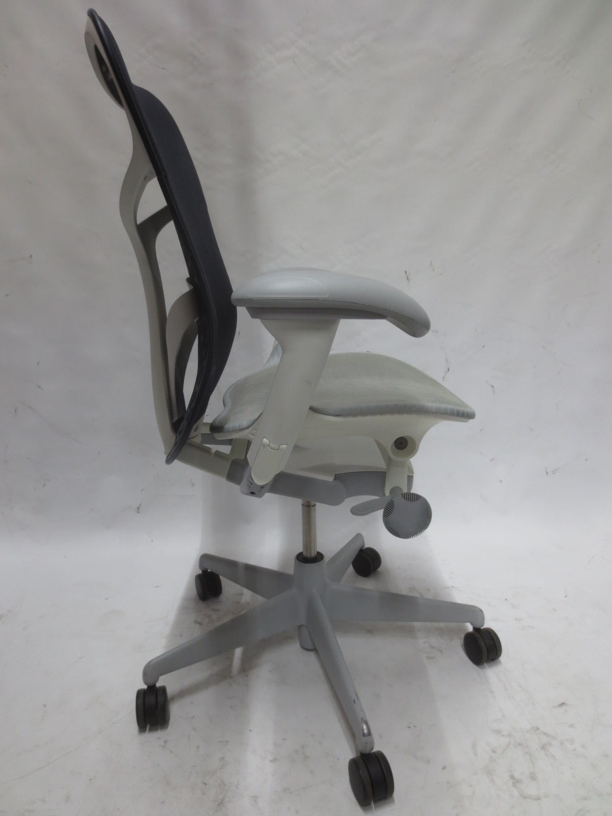 Herman Miller Mirra 2 Task Chair