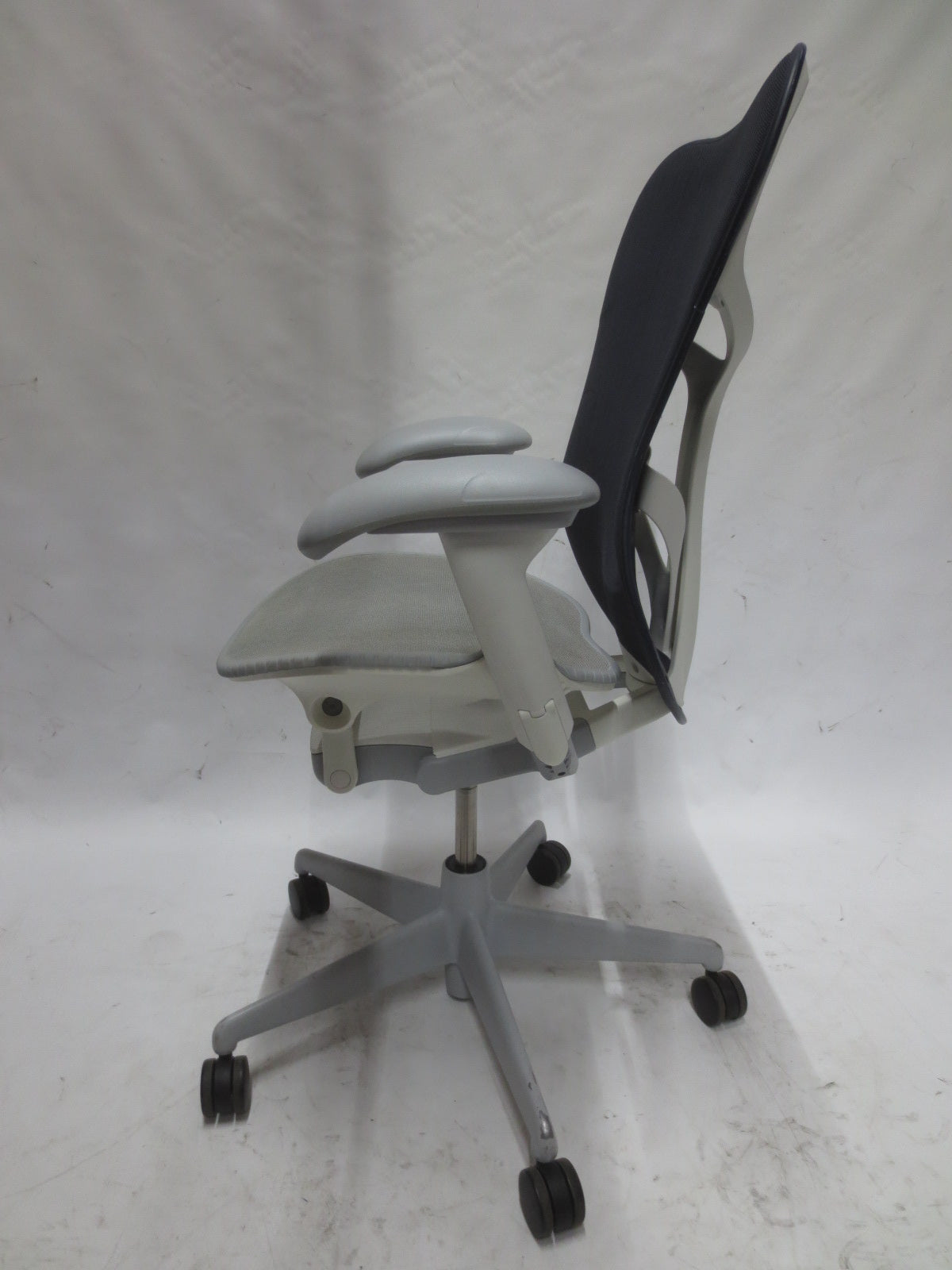 Herman Miller Mirra 2 Task Chair