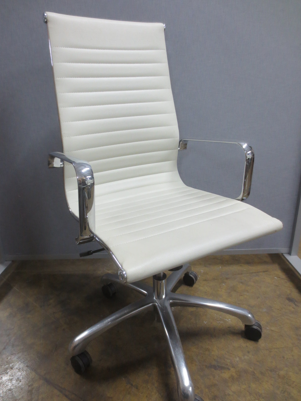 Eames Style Executive Conference Chair in White - Set of 6