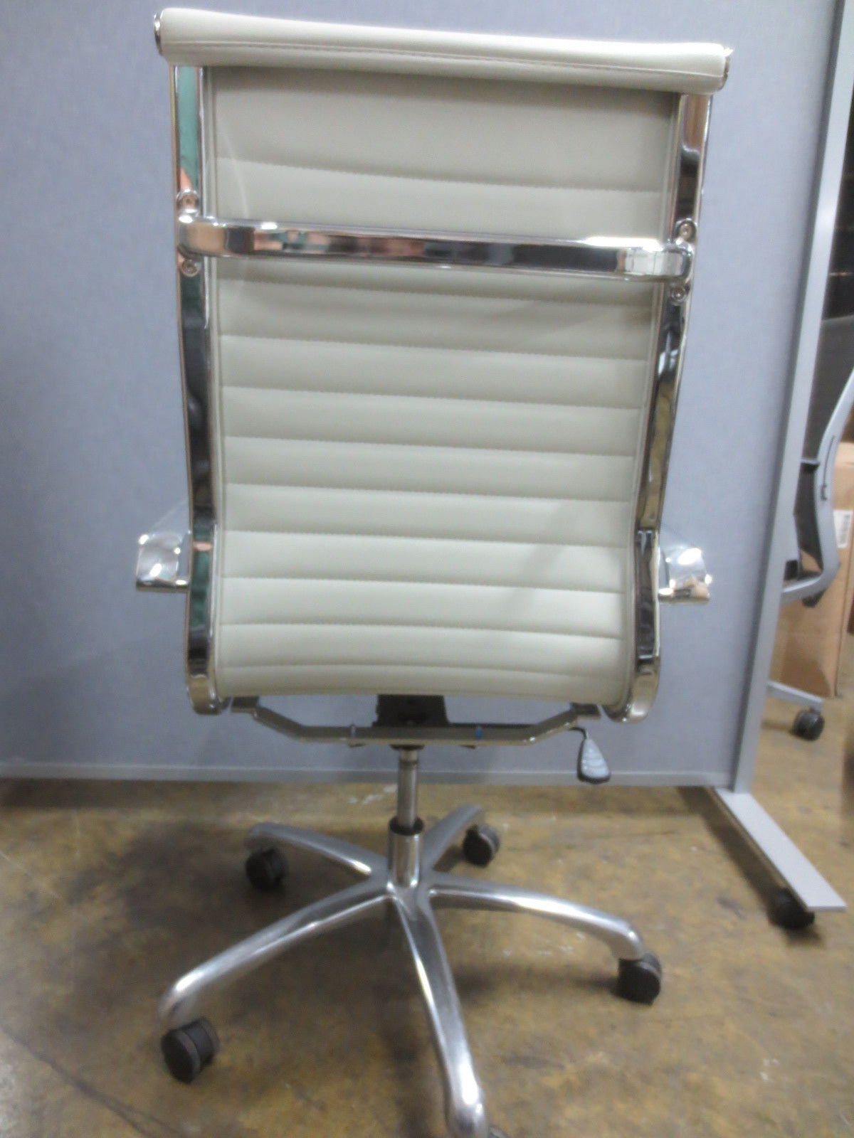 Eames Style Executive Conference Chair in White - Set of 6