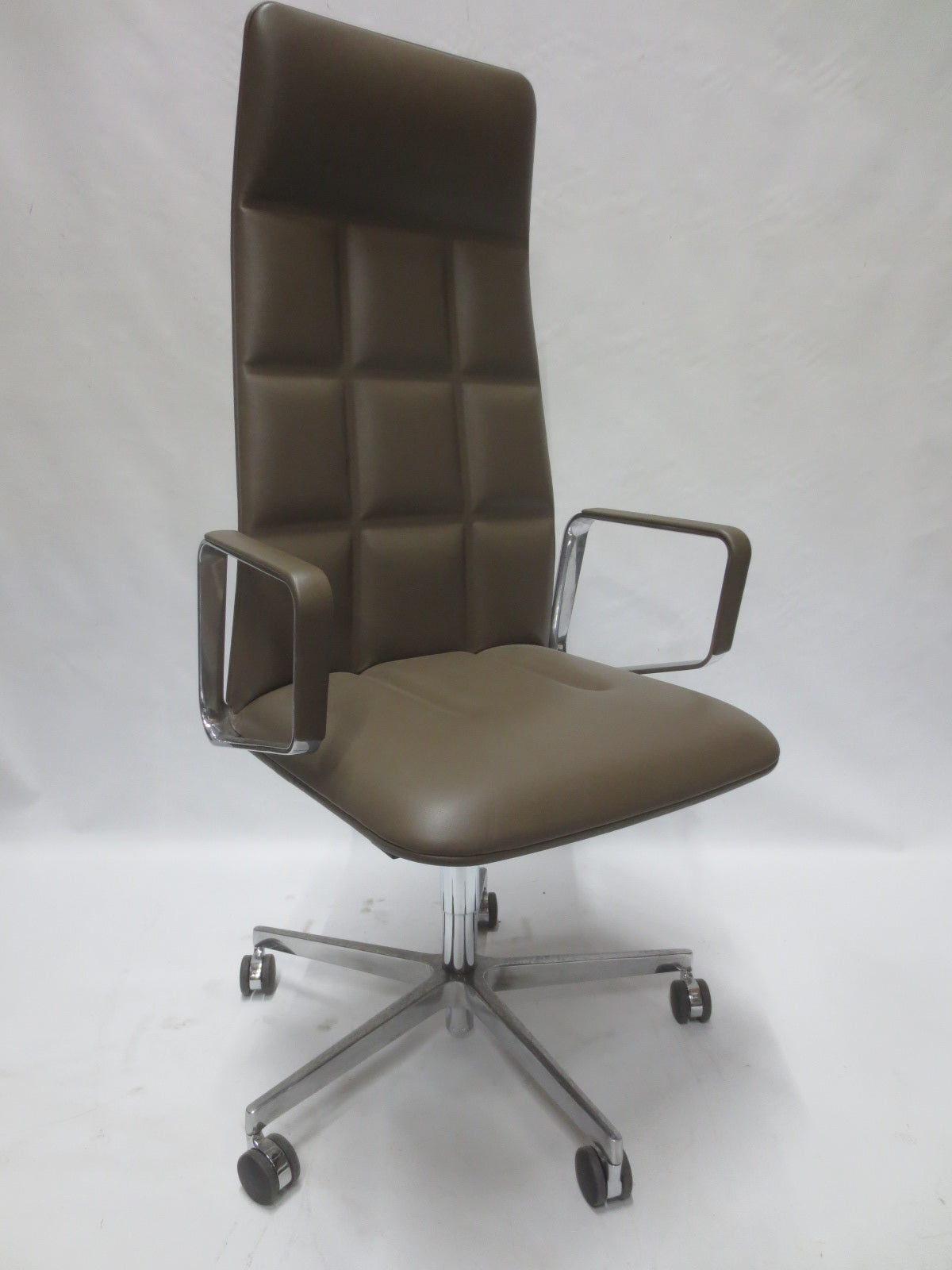 Walter Knoll Leadchair Executive High Back Office Chair in Khaki - Single (New)