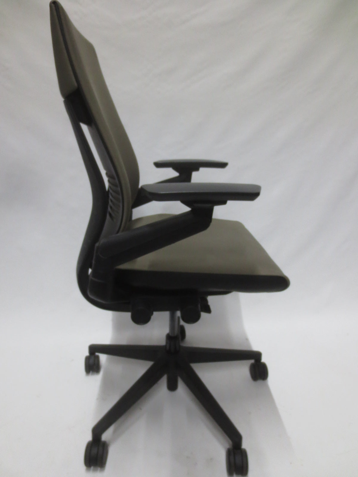 Steelcase Gesture Chair in Taupe Fabric