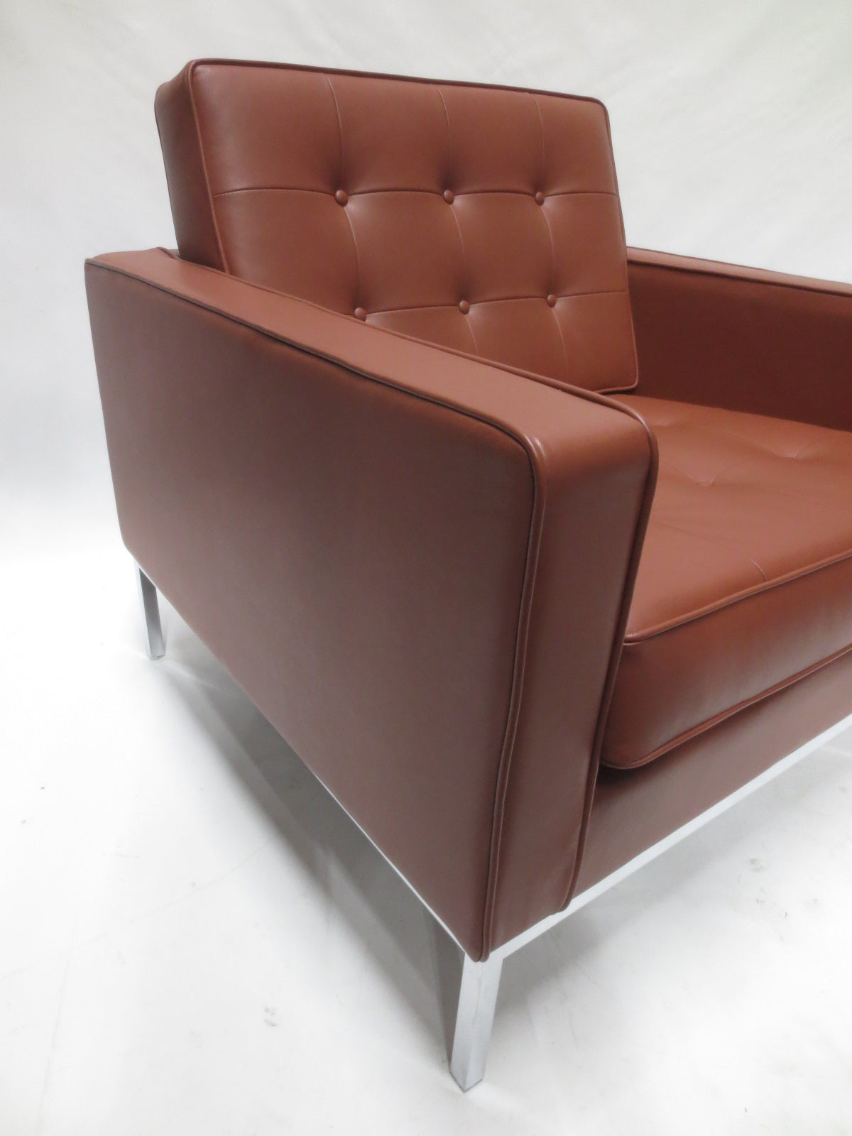 Florence Knoll Lounge Chair in Maroon