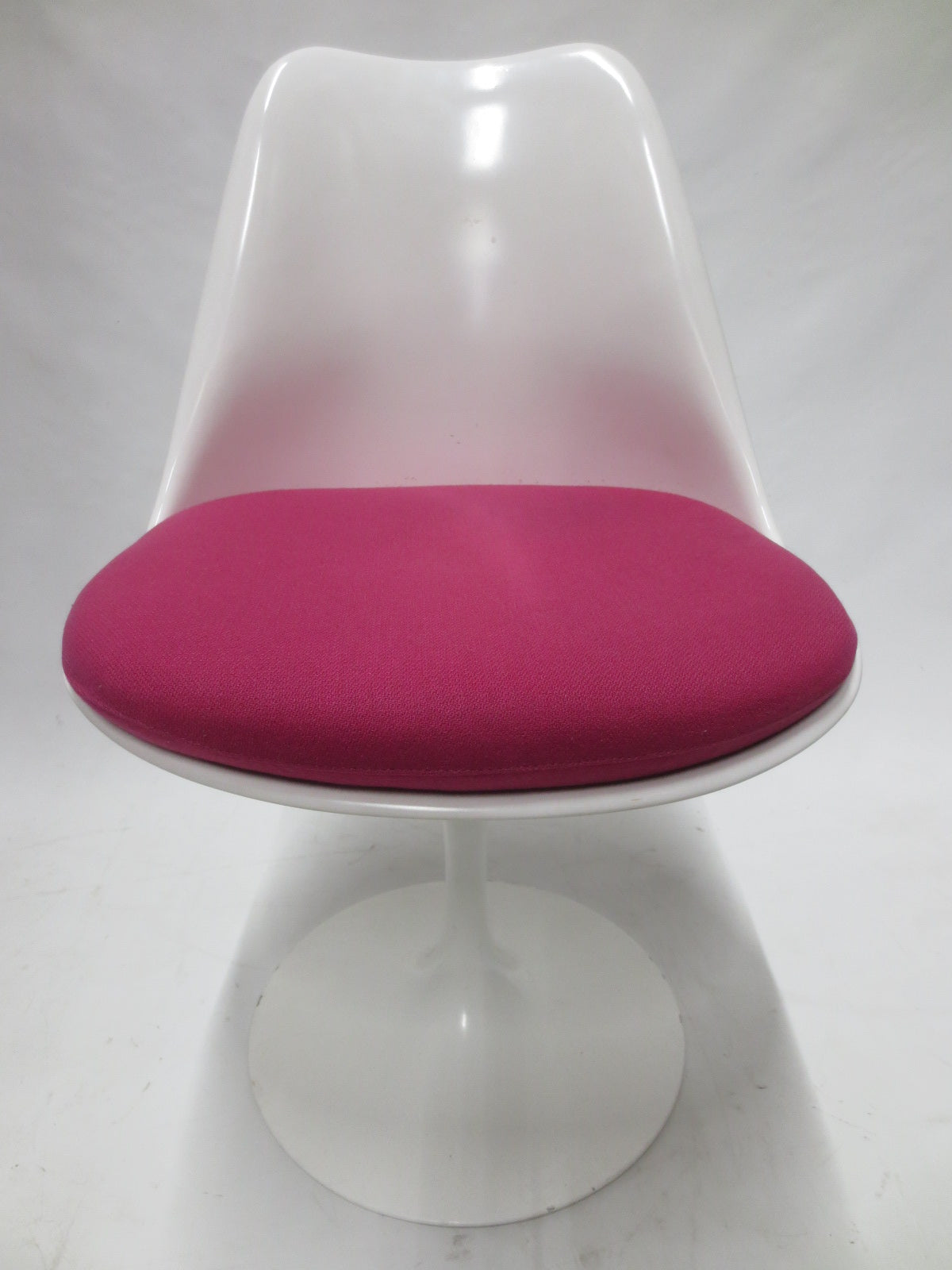 Knoll Saarinen Tulip Side Chair with Pink Seat