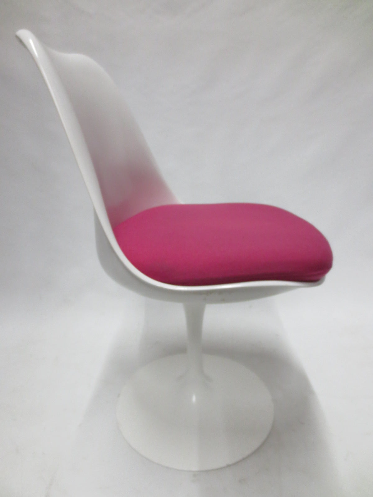 Knoll Saarinen Tulip Side Chair with Pink Seat