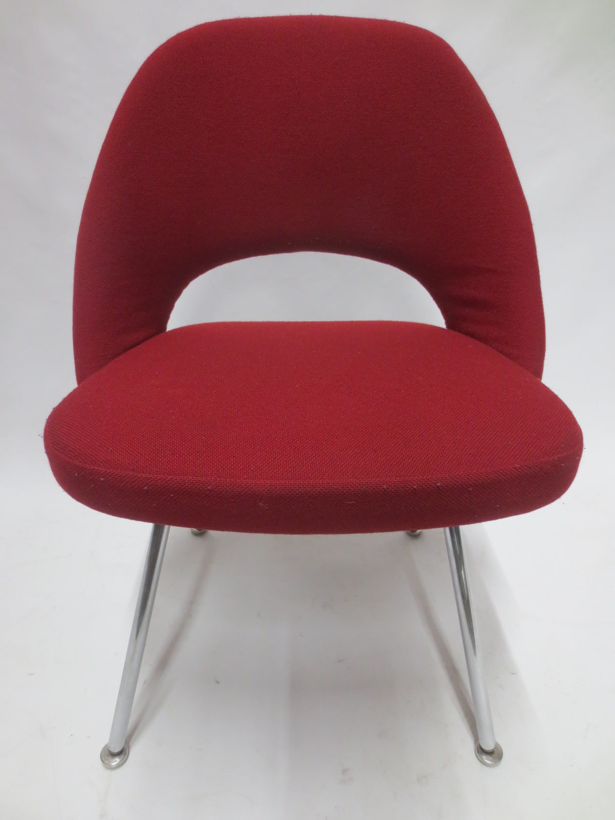 Knoll Saarinen Executive Side Chair in Red Fabric (Original)