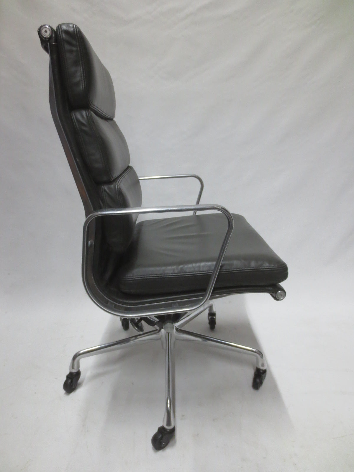 Herman Miller Eames Executive Soft Pad Chair in Charcoal Grey Leather