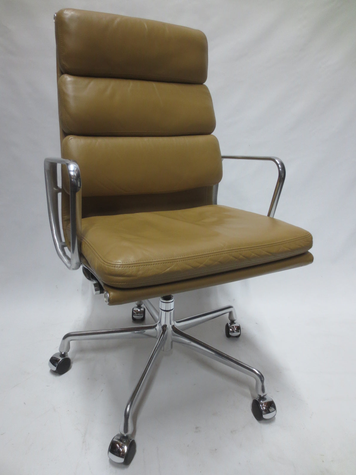 Herman Miller Eames Executive Soft Pad Chair in Toffee Brown Leather