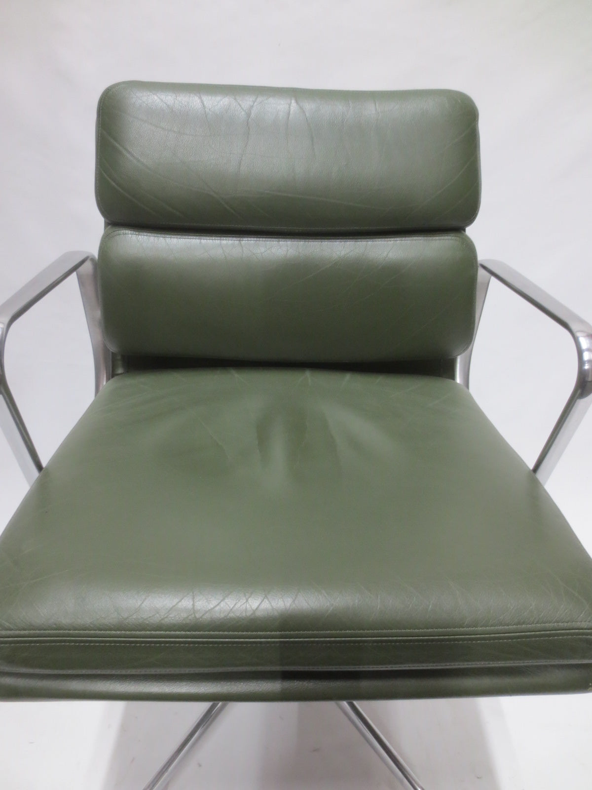 Herman Miller Eames Soft Pad Management Chair in Green Leather