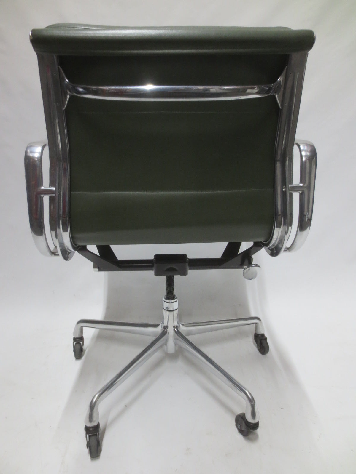 Herman Miller Eames Soft Pad Management Chair in Green Leather