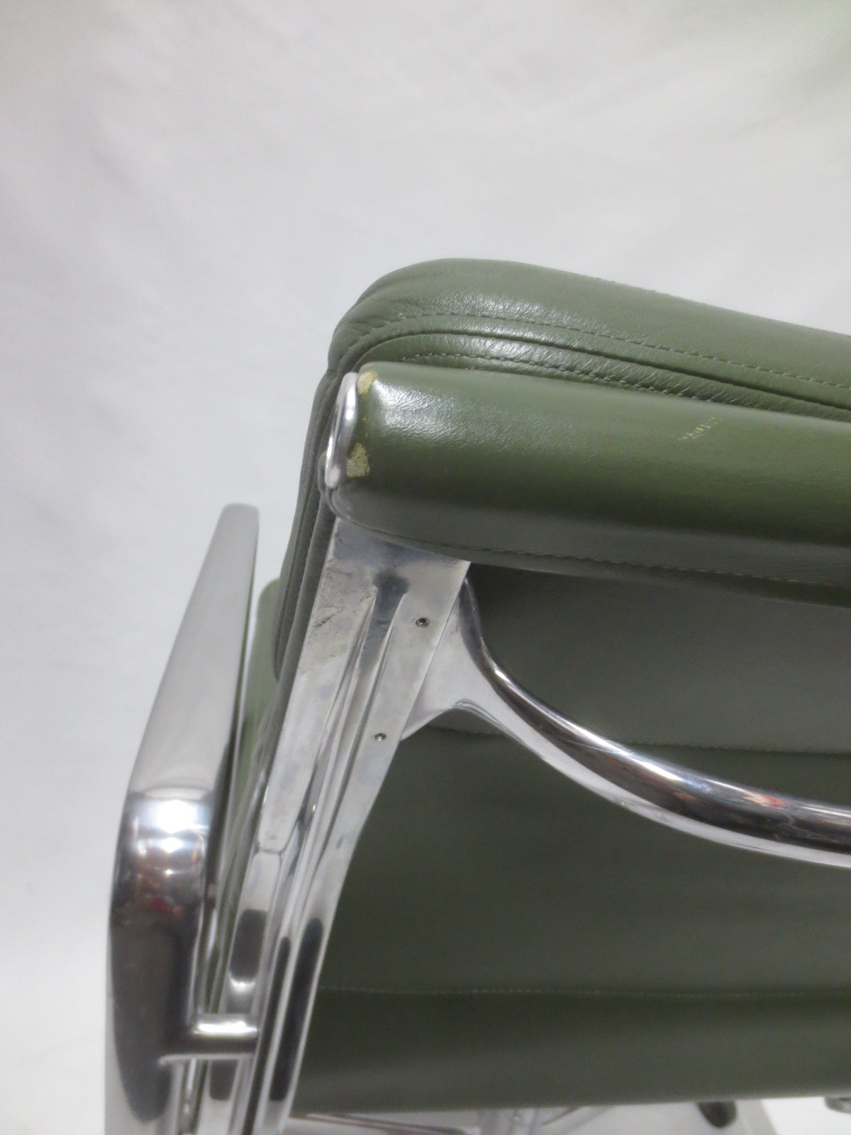 Herman Miller Eames Soft Pad Management Chair in Green Leather